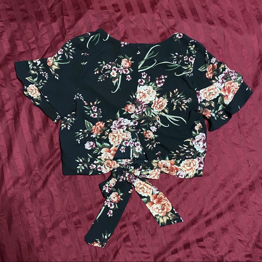 FLORAL TOP - Picture 2 of 3